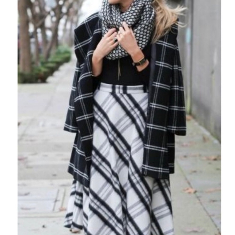 Host Pick🎉 NWT Plaid trench coat Black and White - Picture 4 of 4